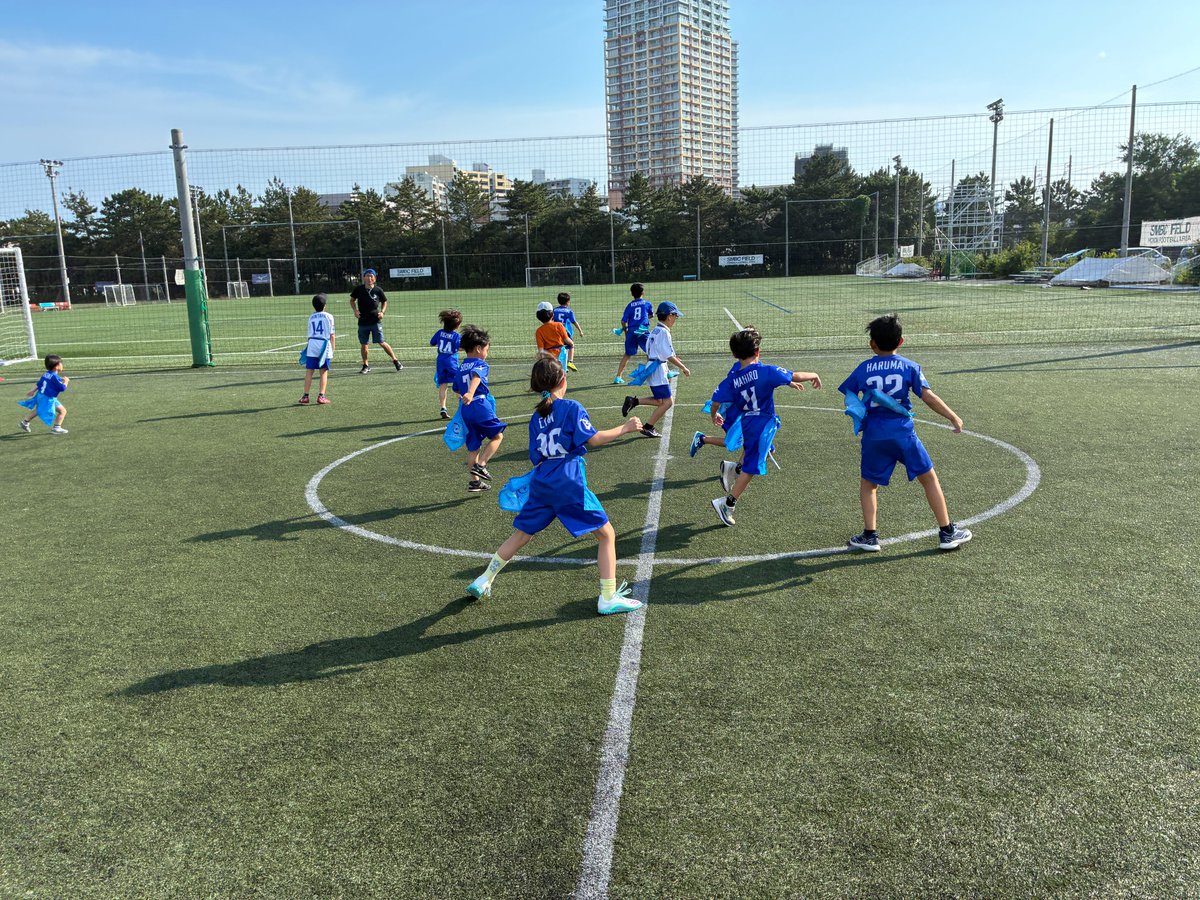 bigbluefb_'s tweet photo. 梅雨明け宣言があり、今日は更に暑さが厳しくなりましたが、練習中はMINI BLUEの熱気が優りましたね。夏休みに入りますが、8月も元気にフラッグフットボールを楽しみましょう。
MINI BLUEに関しては、こちらをご覧下さい。
https://t.co/xvLUMRTsdn
#MINIBLUE #海浜幕張 #IBMBIGBLUE https://t.co/0HKxHXcqDr
