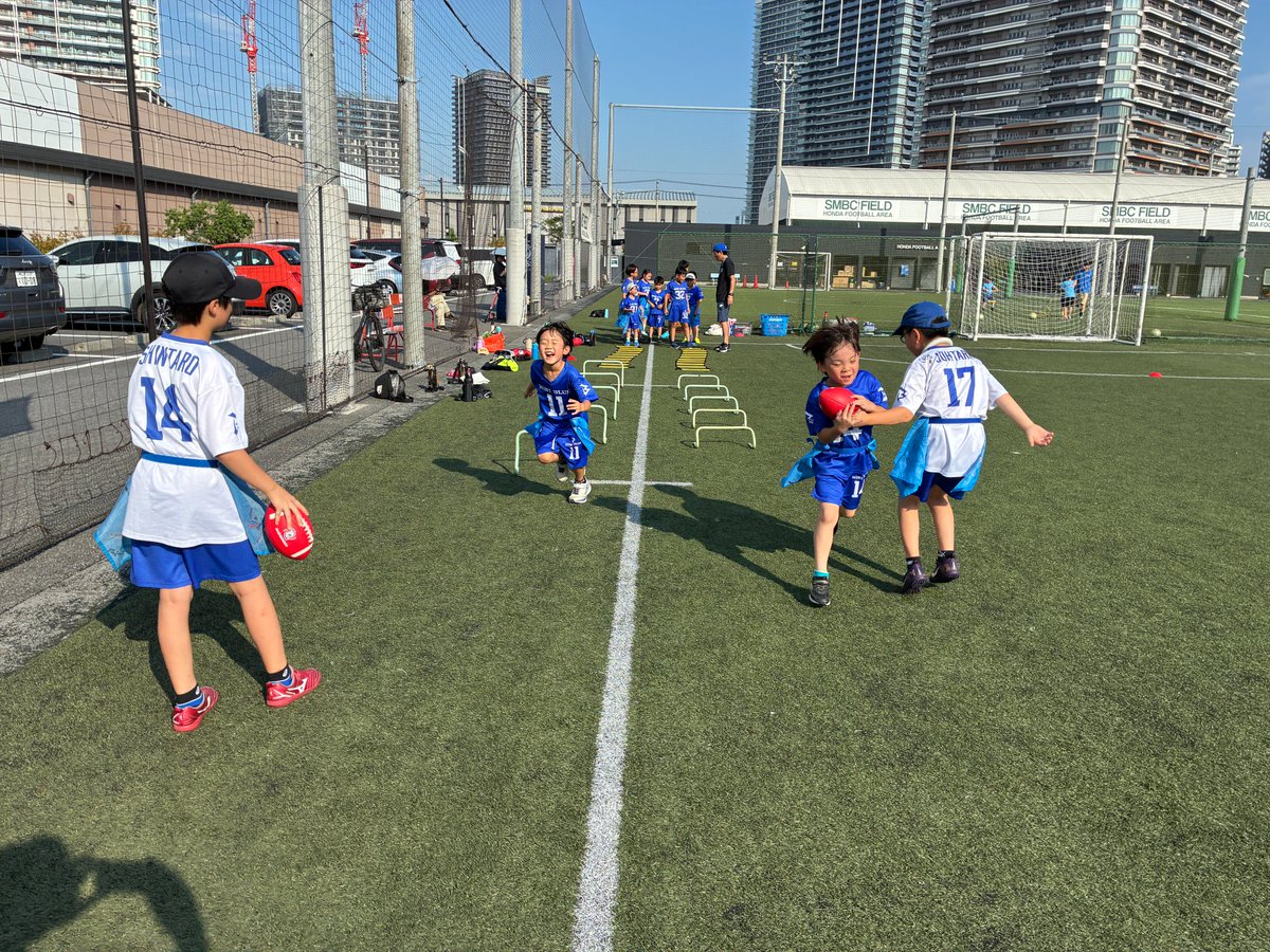 bigbluefb_'s tweet photo. 梅雨明け宣言があり、今日は更に暑さが厳しくなりましたが、練習中はMINI BLUEの熱気が優りましたね。夏休みに入りますが、8月も元気にフラッグフットボールを楽しみましょう。
MINI BLUEに関しては、こちらをご覧下さい。
https://t.co/xvLUMRTsdn
#MINIBLUE #海浜幕張 #IBMBIGBLUE https://t.co/0HKxHXcqDr