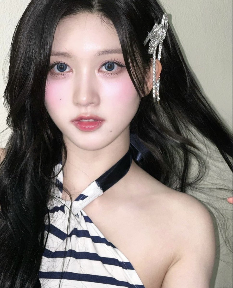 gaeulchive's tweet photo. —  🐿️ 240511 fallingin__fall Instagram update (1/3) https://t.co/s9YO8vqj2P