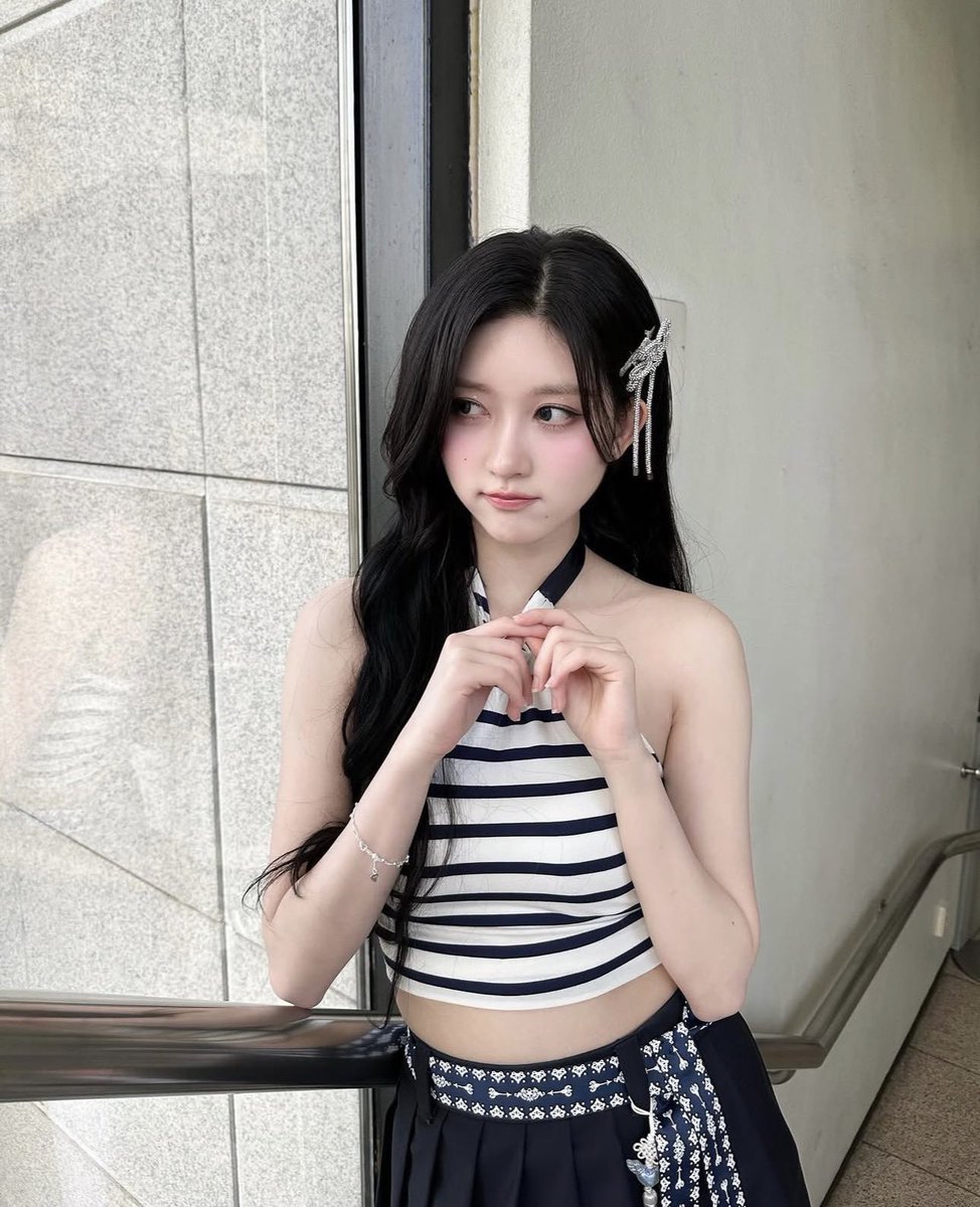 gaeulchive's tweet photo. —  🐿️ 240511 fallingin__fall Instagram update (1/3) https://t.co/s9YO8vqj2P
