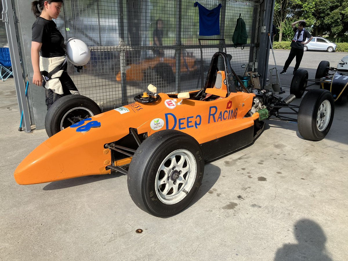 KAZUNO1025's tweet photo. 本日は筑波1000で企業様の研修会とDeepRacingの練習会でした😊
午前中は曇ってたけど、午後からは晴れて暑かった〜🥵
日陰でも37度😂
皆さん各課題を頑張っていました✨
本日はお疲れ様でした👍
#DeepRacing
#筑波サーキット
#練習会
#VITA
#SFJ
#FJ1600 https://t.co/iq9Tx2q8jp