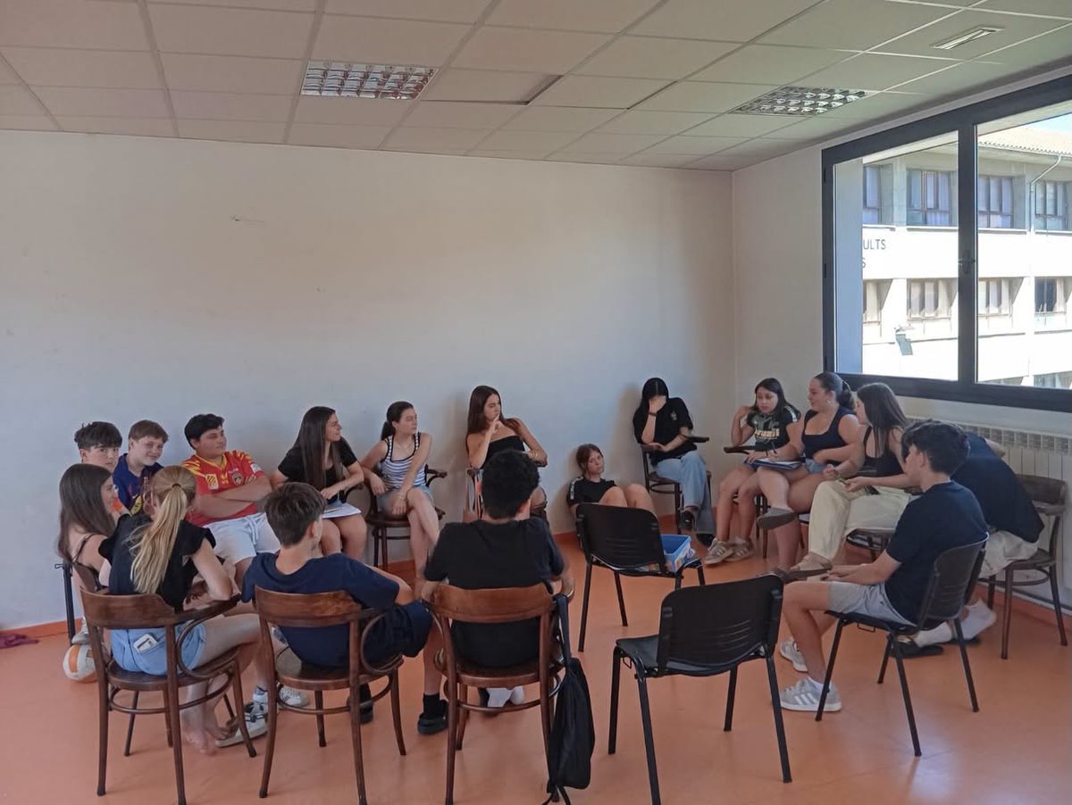 Aj_Ripoll's tweet photo. 📝 Del 29 juny al 3 de juliol es va portar a terme el Curs de Premonitors del lleure a #Ripoll. 19 joves van poder adquirir coneixements i eines per iniciar-se en el món del lleure educatiu, combinant formació teòrica i pràctica de la mà d’Arriant Formació i Lleure. https://t.co/urW3XB1Mtw