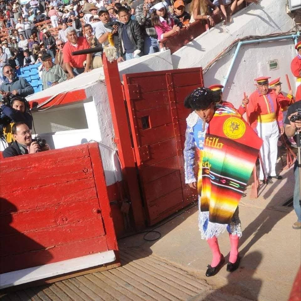 aprendamos_de's tweet photo. Momentos previos al paseillo, Rodolfo Rodríguez "El Pana" listo para pisar el ruedo de la Monumental Plaza de Toros México 🐂😍 #AprendamosDeToros #SialosToros #Tauromaquia #TorosSi https://t.co/n0vIIK51TU