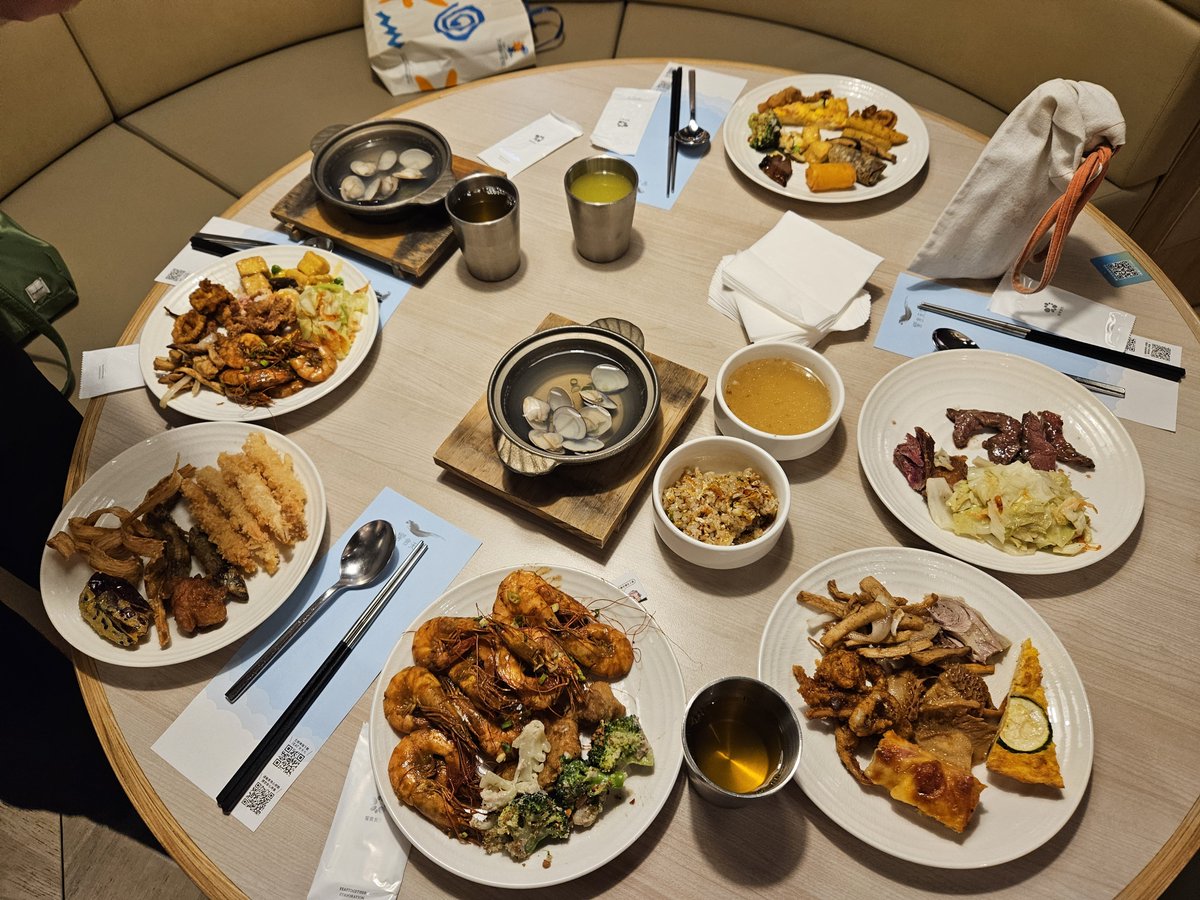 MrHankTW's tweet photo. 小團圓飯，大家都要平安健康喔！ https://t.co/Utth8tt7ah