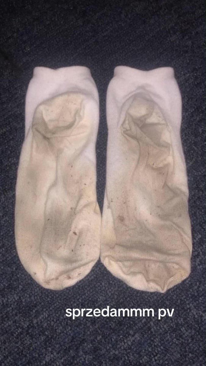 emilkabogini's tweet photo. któryś pies chętny do kupna pani skarpet #findom #uległy #cwel #pies #stopy #blik https://t.co/0y9tfYgDNv