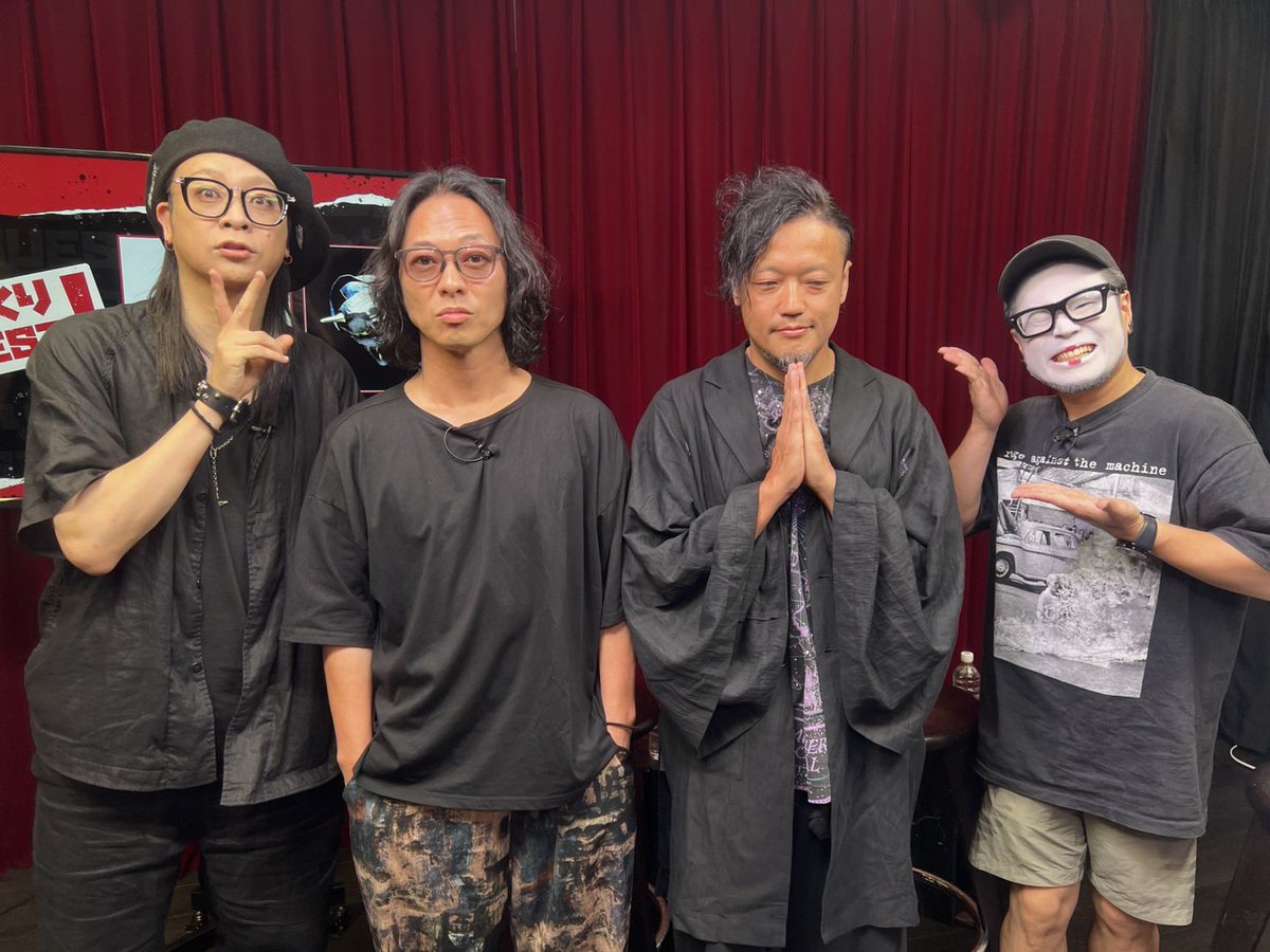 maverickdci's tweet photo. #いじくりROCK！#77
MAVERICK CHANNEL
ご視聴いただきありがとうございました！

本日の集合写真をお届けします📸 
HE BACK HORN 山田将司さん （@thebackhorn）
COCK ROACH 遠藤仁平さん
ありがとうございました✨

番組内でご紹介したプレイリスト公開中！
ぜひお楽しみください🎧

【THE BACK HORNの MUCCとCOCK ROACHと縁のある曲】
https://t.co/dgXNDplNqq

【COCK ROACHのMUCCとTHE BACK HORNと縁のある曲】
https://t.co/QdptnmLC8Z

アーカイブはこちら📹
▼YouTube 
https://t.co/UeaAgnHqJF
▼ニコニコ生放送
https://t.co/QJujo2aHTb