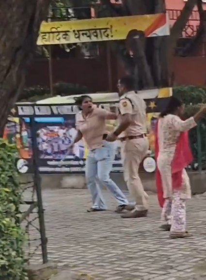 NalinisKitchen's tweet photo. Meet the bravest officer, Shri Sandeep Lamba.

He showed great courage against a woman protester. In order to maintain peace and law and order, he did not even think twice before slapping a woman.

WOWOWOW. https://t.co/MYD5c11Uhm