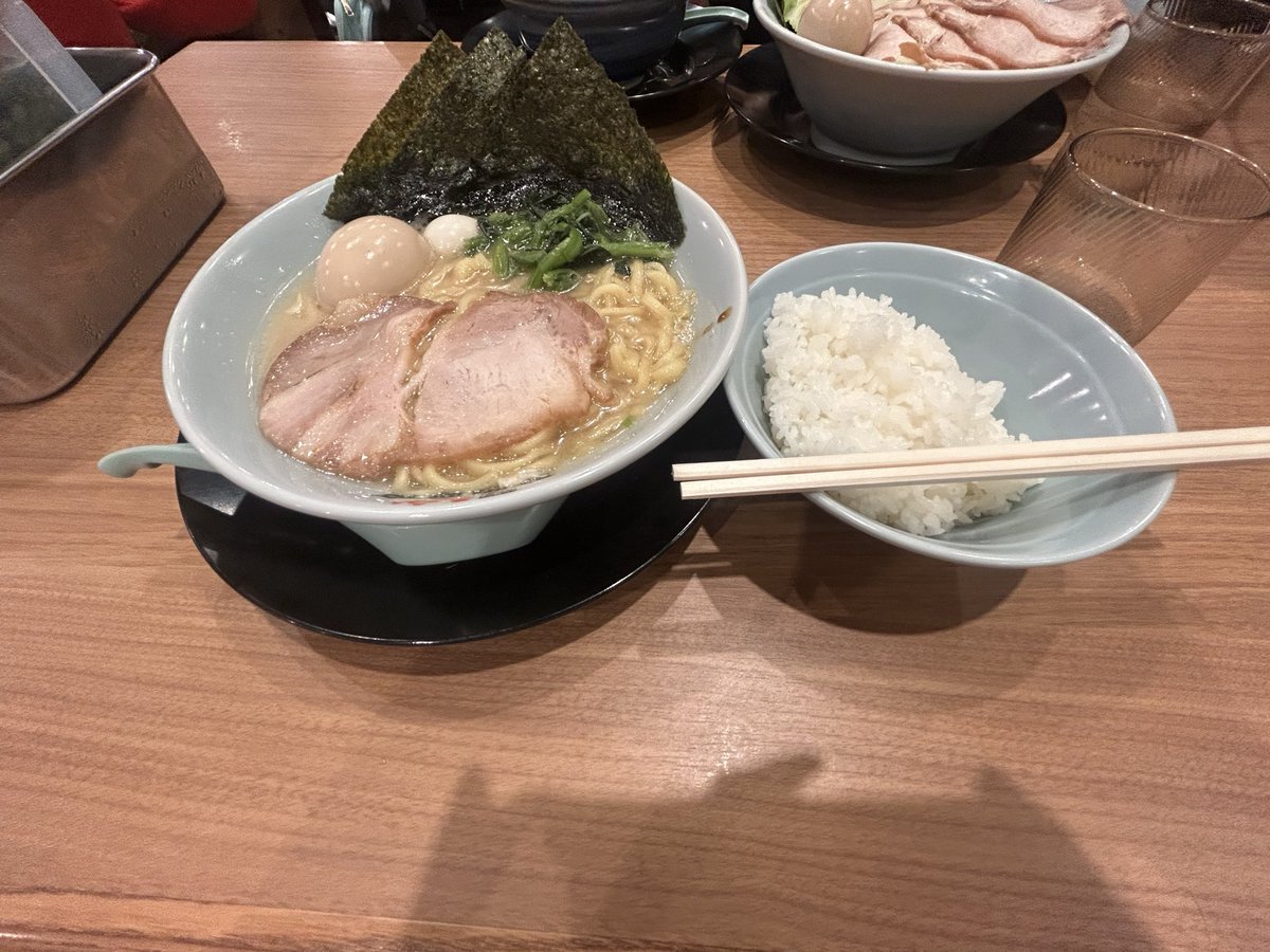 Okisu7777's tweet photo. ラーメン https://t.co/OwDRZfI4yy