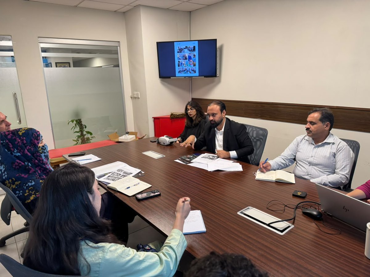 MYDFoundation's tweet photo. MYDF met with Hashoo Foundation to discuss collaboration on making technology more accessible for underserved communities. Together, we aim to drive innovation, digital inclusion, and lasting social impact. 🤝💻

#MYDF #HashooFoundation #Technology #DigitalInclusion @yousaf1788 https://t.co/oPo9HWQNrK
