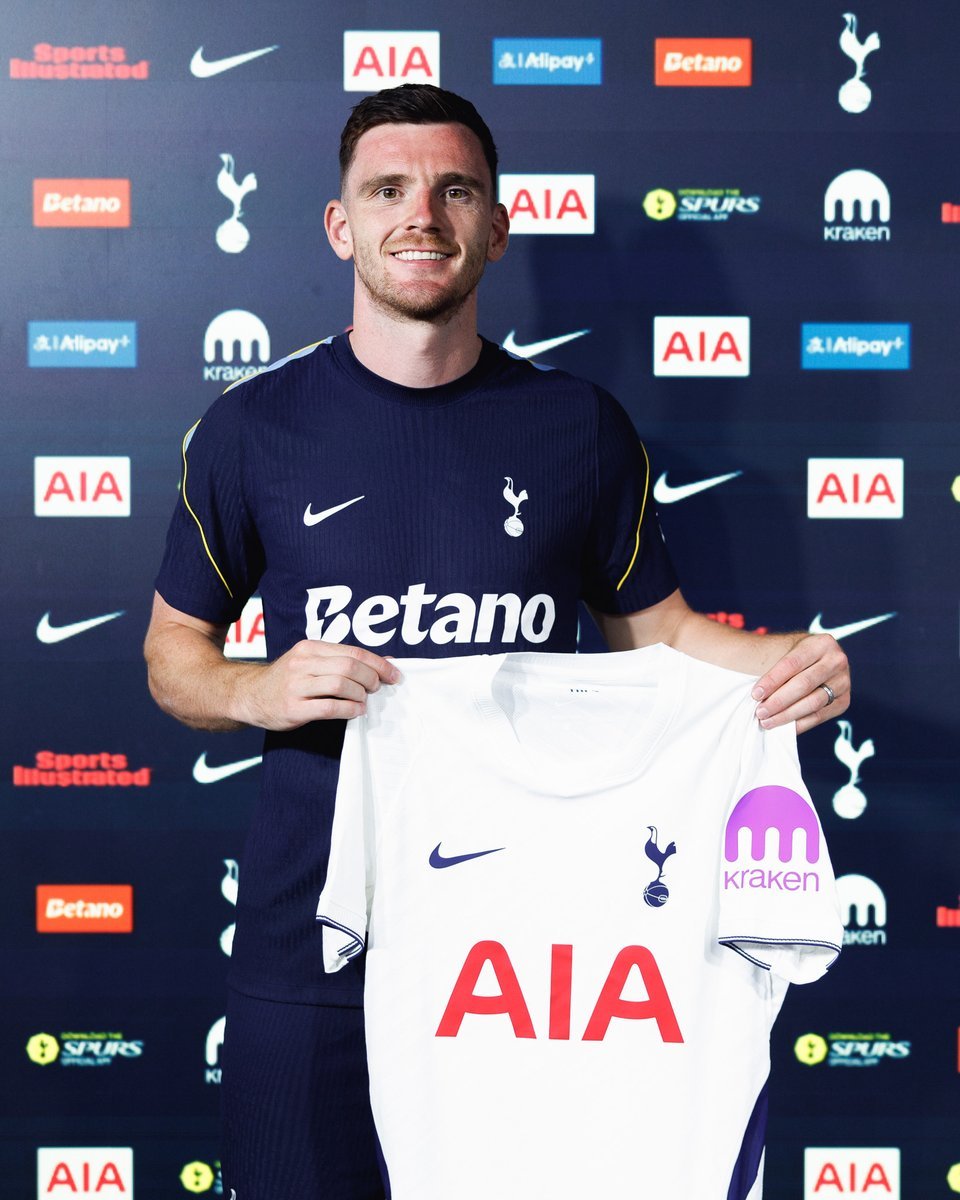 _BeFootball's tweet photo. 🚨 OFFICIEL ! ANDREW ROBERTSON 🏴󠁧󠁢󠁳󠁣󠁴󠁿 ARBORE LES COULEURS DE TOTTENHAM ! 🫡🤍

Transféré discrètement chez les Spurs durant le Mondial, le latéral écossais a pris la pose sous ses nouvelles couleurs.

📸@SpursOfficial https://t.co/SSHw2aZ3oj