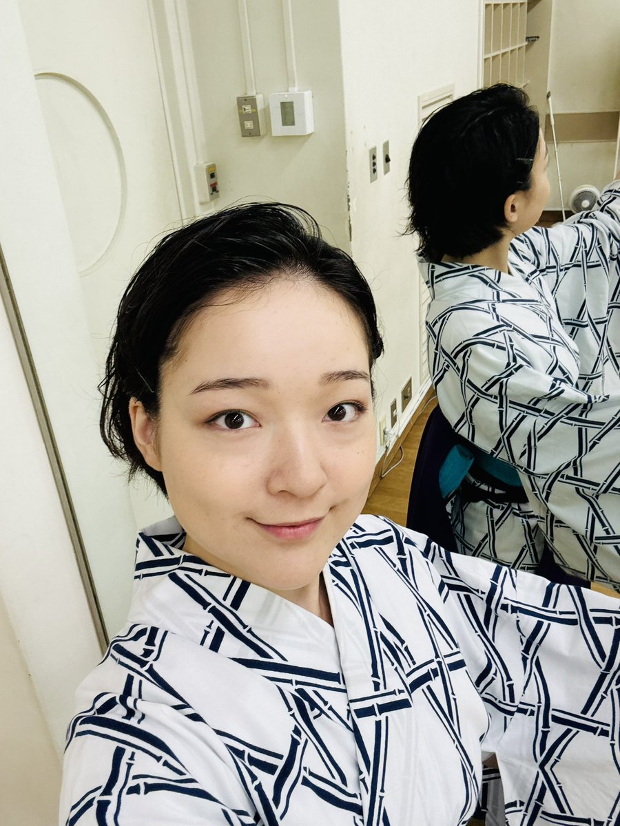 otoe_sheepX's tweet photo. 昨日、日本舞踊の発表会『浴衣ざらい』の第一部に出演しました！

今回は、"舌出三番叟"を1部抜粋してとこさんと袴を着て踊りました！
男性の振りで、どっしりとした身体の使い方や袴の扱い方が難しかったですが本番は楽しく踊り切ることができて嬉しかったです！
とりま単体で📷´- https://t.co/QYub62hNtg