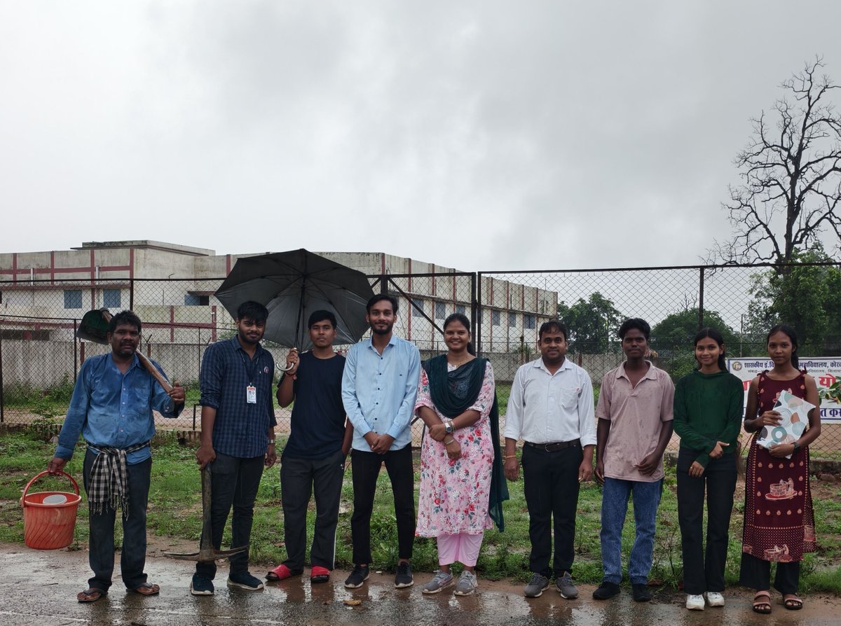 DeepakPrasad282's tweet photo. #एकपेड़मांकेनाम अंतर्ग्रित आज #GovtEvpgCollegeKorba के सभी वरिष्ठ अध्यापकों तथा #NSS कार्यक्रम अधिकारी @Ajaykpatel04 एवं @Madhu400000 एवं सभी स्वयंसेवकों के द्वारा #वृक्षारोपण किया गया । @_NSSIndia @NSSRDBhopal @nssabvuCG @ashokshrotinss @NeetaBajpai5 @Rajkumarnss @manojsinha812 https://t.co/wsjRsCHcYK
