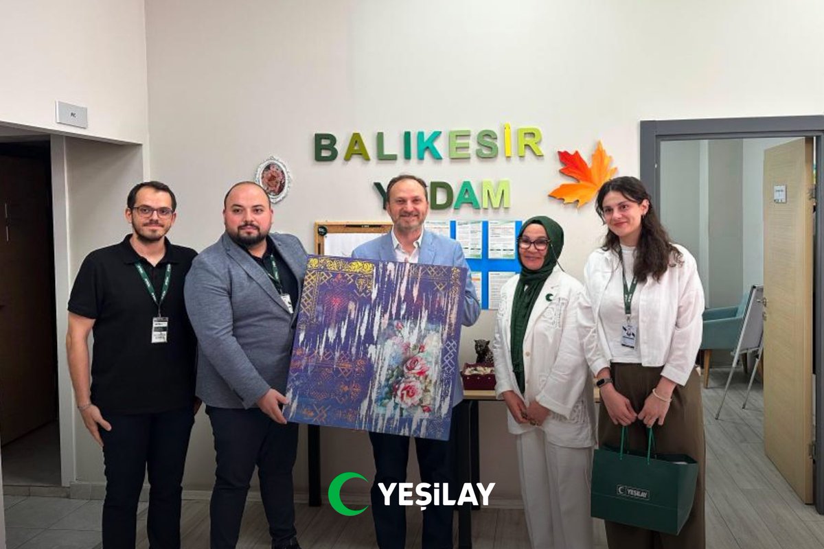 YesilayKurumsal's tweet photo. Genel Başkanımız Doç. Dr. Mehmet Dinç, Balıkesir Şubemizi ve YEDAM'ı ziyaret etti.

Ziyaret kapsamında yürütülen çalışmalar hakkında bilgi alan Genel Başkanımız, şube yönetimimiz ve çalışma arkadaşlarımızla bir araya gelerek bağımlılıklarla mücadelede yürütülen faaliyetleri değerlendirdi.

Türkiye'nin dört bir yanında bağımlılıklarla mücadeleyi güçlendirmek ve daha fazla kişiye umut olmak için çalışmalarımızı kararlılıkla sürdürüyoruz. 💚

#Yeşilay #YEDAM #BağımsızlıkSeferberliği