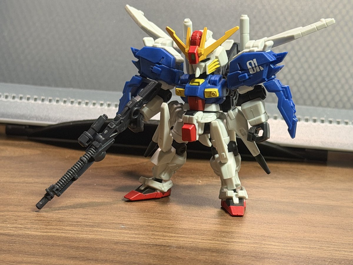 Horun6N's tweet photo. Sガンダム（スペリオルガンダム）

この青いい色してる✨
　
#モビルスーツアンサンブル https://t.co/e9R6H9sL5F