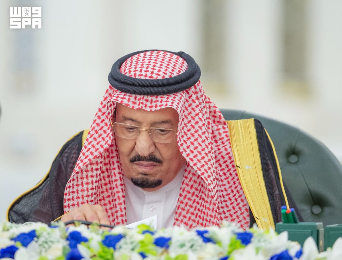 AlArabiya_KSA's tweet photo. الملك سلمان يرأس جلسة مجلس الوزراء https://t.co/Jt2lMBhdht