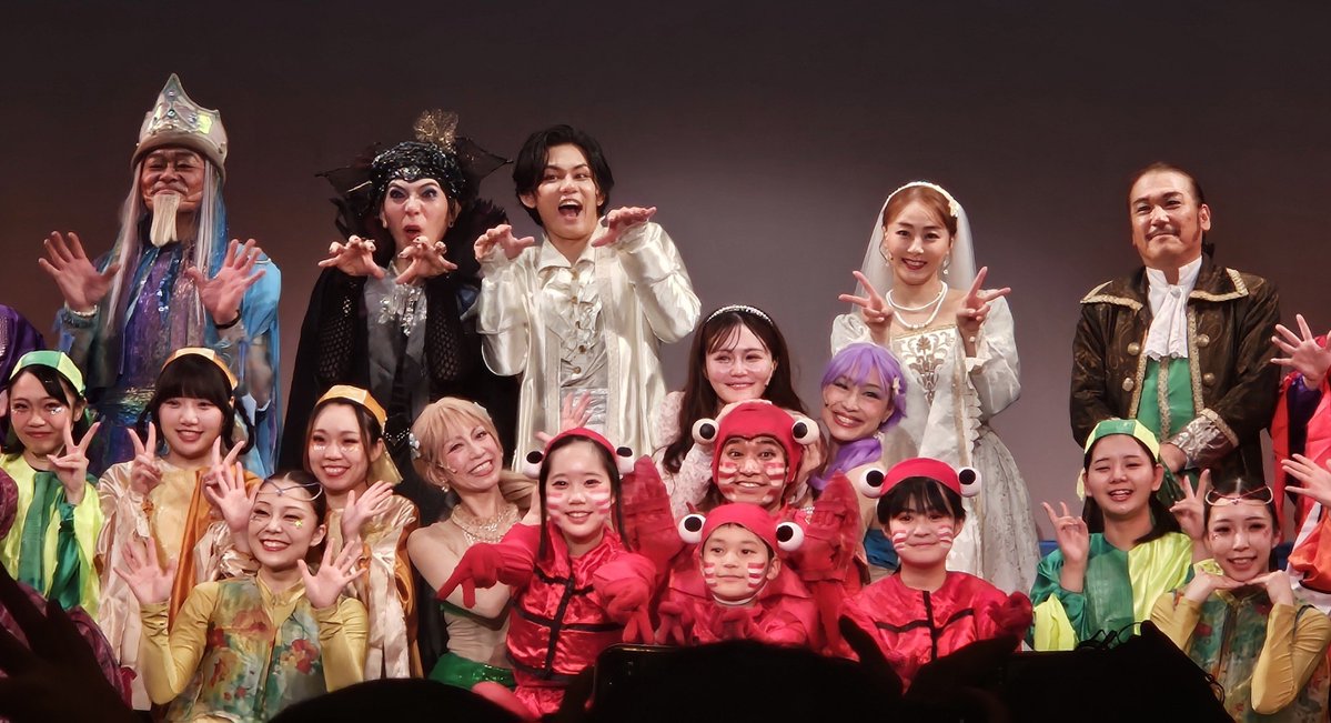 flatanicle's tweet photo. 三越千秋楽、マチソワお邪魔してきました…。

珍しいアンデルセン原作エンドの『人魚姫』。思ったよりも原作準拠で、王子が鈍感ノンデリヤロウでイラつきました(笑)

込山さんのマリーナ姫が健気すぎて視界が滲みました😭

#劇団東少 #人魚姫 #劇団東少人魚姫 https://t.co/jLNHnbvCyf
