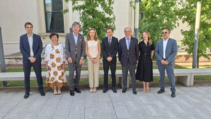PresidenteCGCOF's tweet photo. 🟢 Esta segunda fase se inicia tras concluir con éxito el piloto. Se extenderá hasta diciembre de 2027 y contará con 74.400 euros.   

💊 Los pacientes que han participado han mejorado un 20,9% su adherencia terapéutica y 12,5 puntos el control de los problemas de salud. https://t.co/TqBpyJn2T3