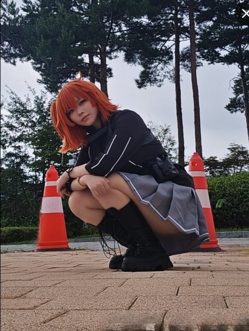 16_4703_'s tweet photo. 이 날 너무 덥고 졸렸던 나머지
혼자 찍은 모든 사진이 정색 중이라 난감했는디
메이투에 입꼬리 올리기 기능 있어서 감탄함
낡고 지친 인최마도 웃게하는 최고의 앱 https://t.co/zpeQieS0DE