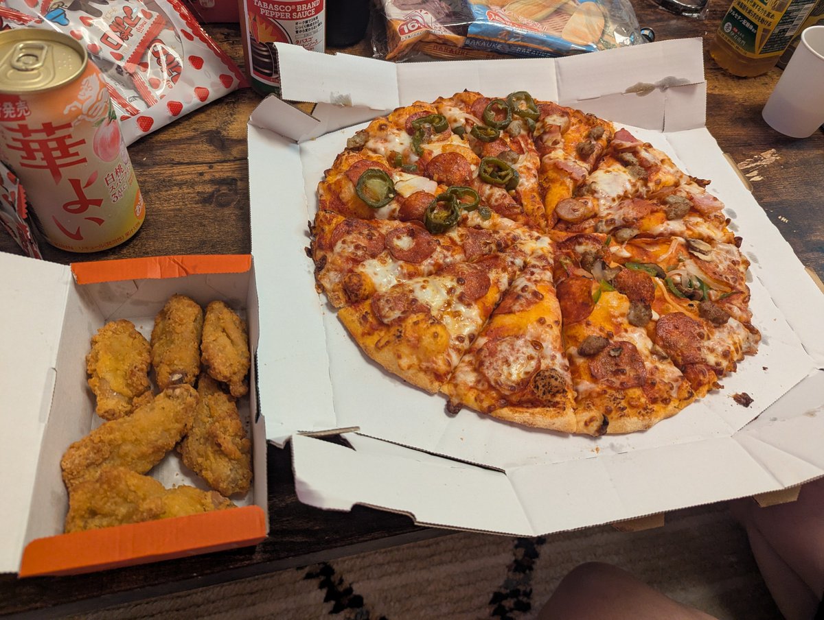 GunGunmenskai's tweet photo. ピザパーティー🍕
まっこちんさんと@g_makkochi https://t.co/KX1JMuF4te