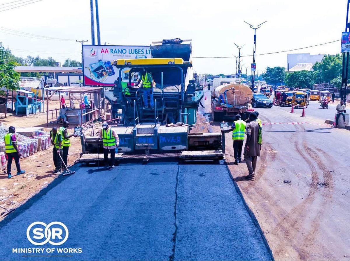 babarh_'s tweet photo. AMINU KANO WAY GETS A FACELIFT

Under the leadership of His Excellency, Governor Engr. Abba Kabir Yusuf, asphalt overlay works are currently ongoing on Aminu Kano Way.

This is part of the #KanoUrbanRenewal Programme aimed at improving road infrastructure.

The road is being resurfaced and widened from the central barrier to the drainage edges 
to ease traffic flow. 

Road markings will be done upon completion.

#KanoUrbanRenewal 
#AbbaIsWorking