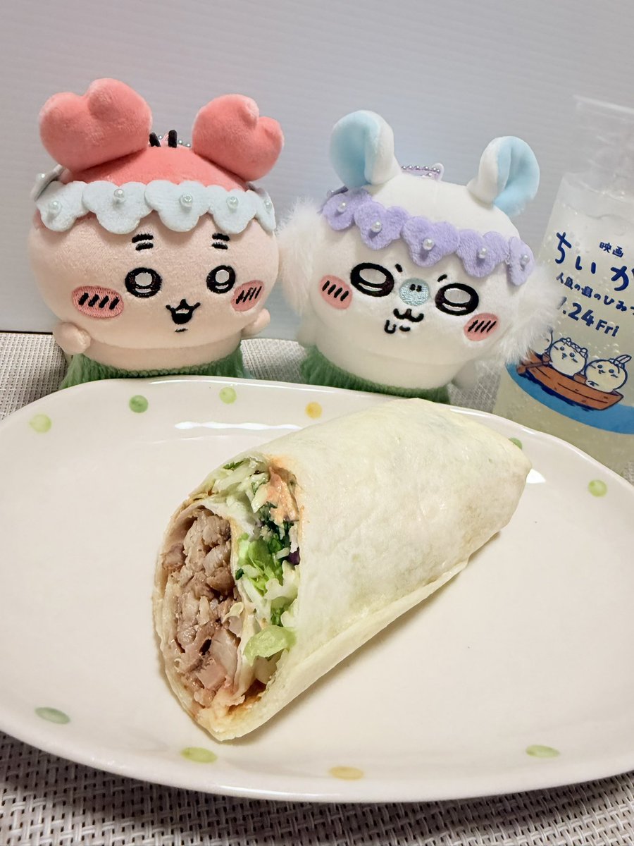 pastarisuke's tweet photo. あの屋台のケバブチキン
星🌟🌟🌟🌟🌟

チキンがギュウギュウでいっぱい
おいしいソースとスパイスが、チキンと
野菜と一緒にベストマッチ✨✨

屋台でぜったい食べたいグルメ上位かもッ
ケバブチキン、サイコー‼️ https://t.co/vdyxPdpTuV
