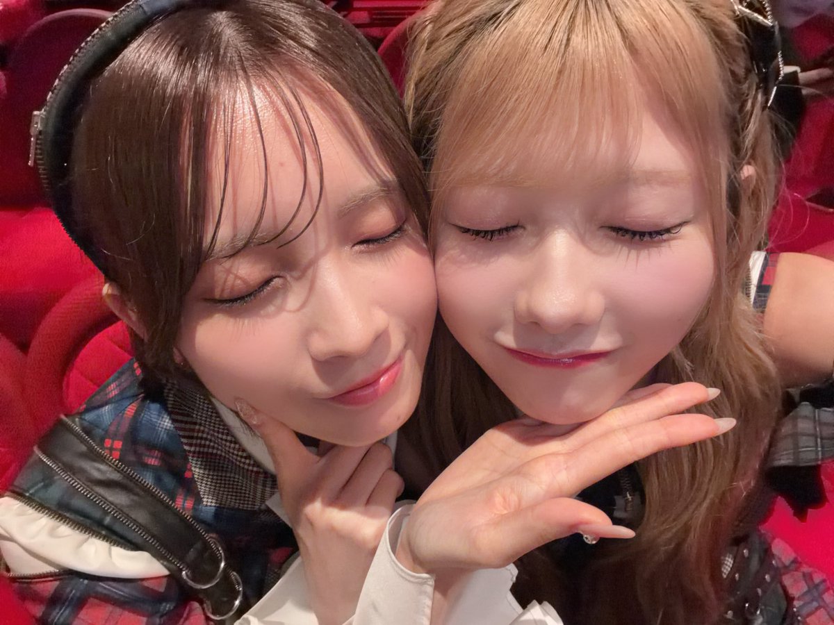 erii_20031027's tweet photo. ここからだ公演
ありがとうございました！✨

今日も大はしゃぎしちゃいました〜！😉
楽しかった！！✨

謎メンで髪の毛もお揃いしたよ！🫶🏻 https://t.co/8RWFSC52UN