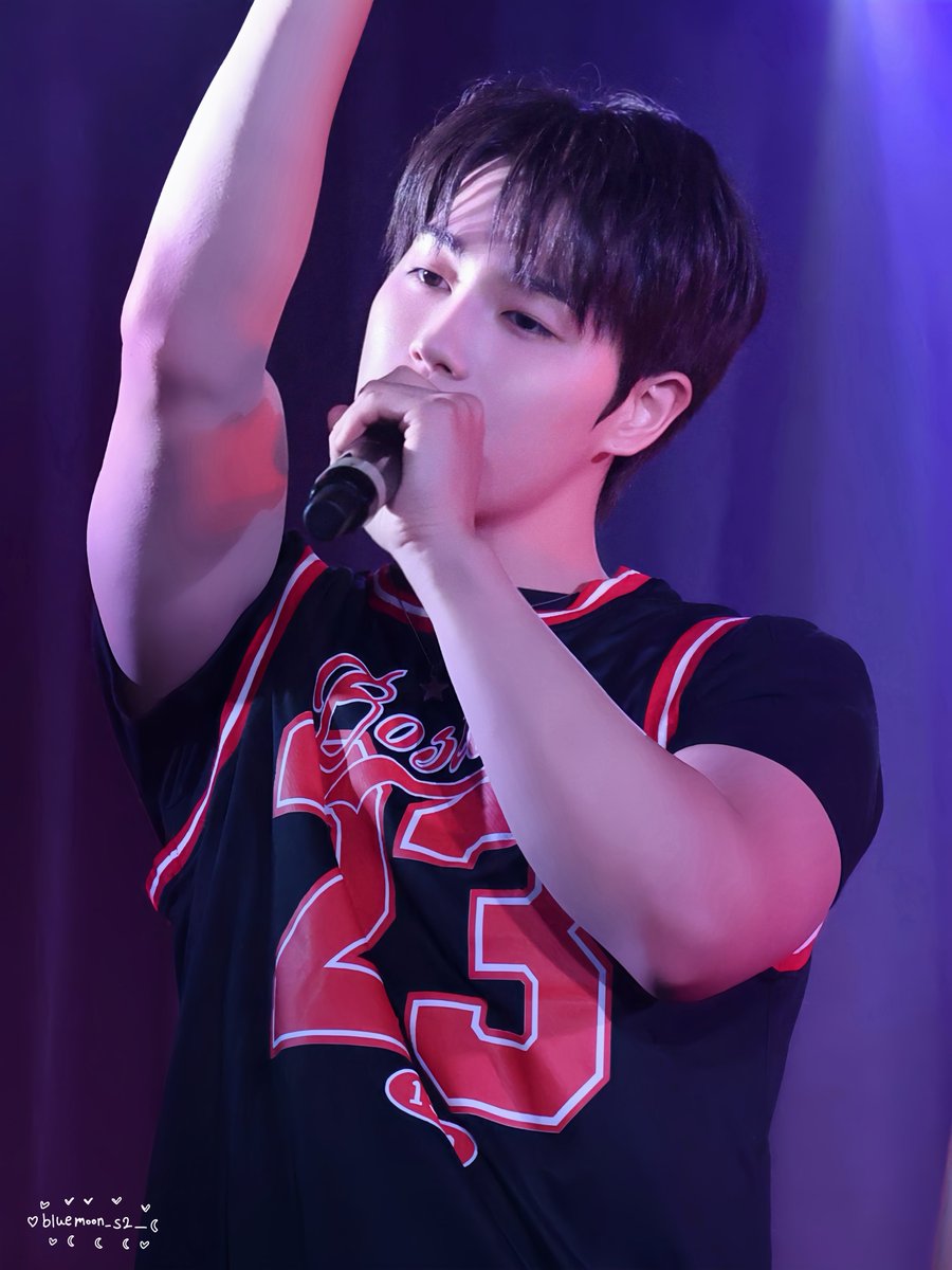 bluemoon_s2__'s tweet photo. 260712 2부 🏀📣

#디아즈 #DIAZ #SINWOO #신우 #シヌ
@diaz_ezent https://t.co/iEuz0StzSZ
