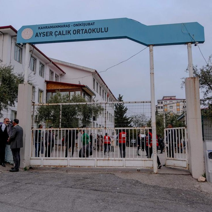bpthaber's tweet photo. Kahramanmaraş'taki okul saldırısına ilişkin iddianame tamamlandı.

— Anne hakkında "bilinçli taksirle ölüme ve yaralanmaya neden olma" suçundan dava açıldı.

— Baba Uğur Mersinli'nin "olası kastla öldürme" ve "Ateşli Silahlar Kanunu'na muhalefet" suçlarından cezalandırılması talep edildi.