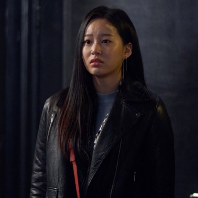 infodrakor_id's tweet photo. Park Youna deserve banget jadi female lead ya. Kayaknya belum pernah jadi female lead di series ott/tv 

Padahal pernah muncul di drama iconic  Sky Castle nipu bapaknya kuliah di Harvard
Jadi Soojin uler di True Beauty
Jadi mbak Green di Spirit Fingers
Jadi mahasiswa kepolisian di Rookie Cops 

Tahun ini comeback lewat drama weekend KBS "Love On The Menu"