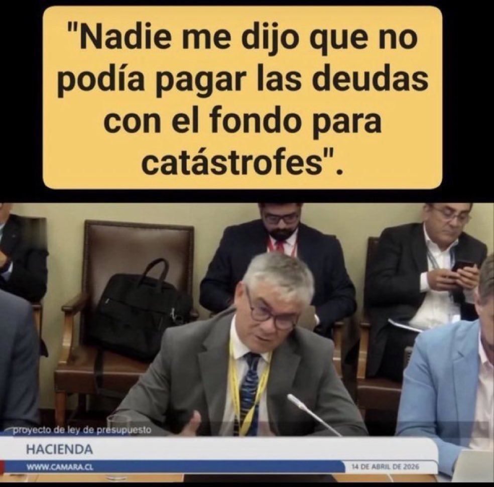 tatty1977's tweet photo. Y este negligente de @mariomarcelc también saldrá libre de polvo y paja❓
Ningún político en Chile paga. 
#Lluvias #Coquimbo #LaSerena https://t.co/hkjw4QzARN