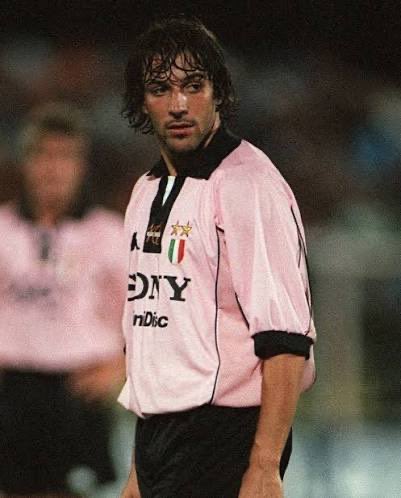 afcjord's tweet photo. Also the best Juve pink kit since: https://t.co/s7RimcfhR4