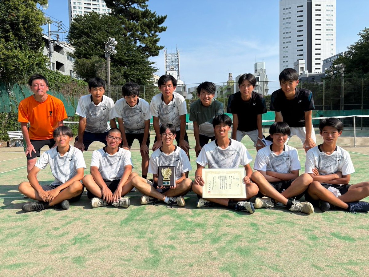 toritutennis's tweet photo. 都立団体　男子最終日
優勝　　田無高等学校
準優勝　駒場高等学校
第3位　国立高等学校
第3位　町田高等学校

入賞おめでとうございます！ https://t.co/iE2CR350Dc