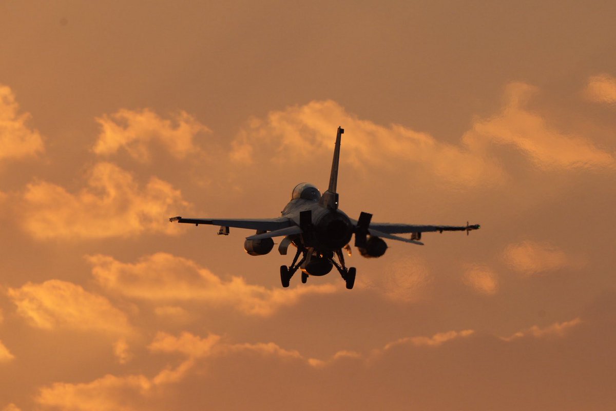 DuncanMonk's tweet photo. Two days into Ex Pitch Black 26 at Darwin and loving it at the Top End! #expb26 #pitchblack
@AusAirForce @darwinaustralia https://t.co/jO1rIFAcac