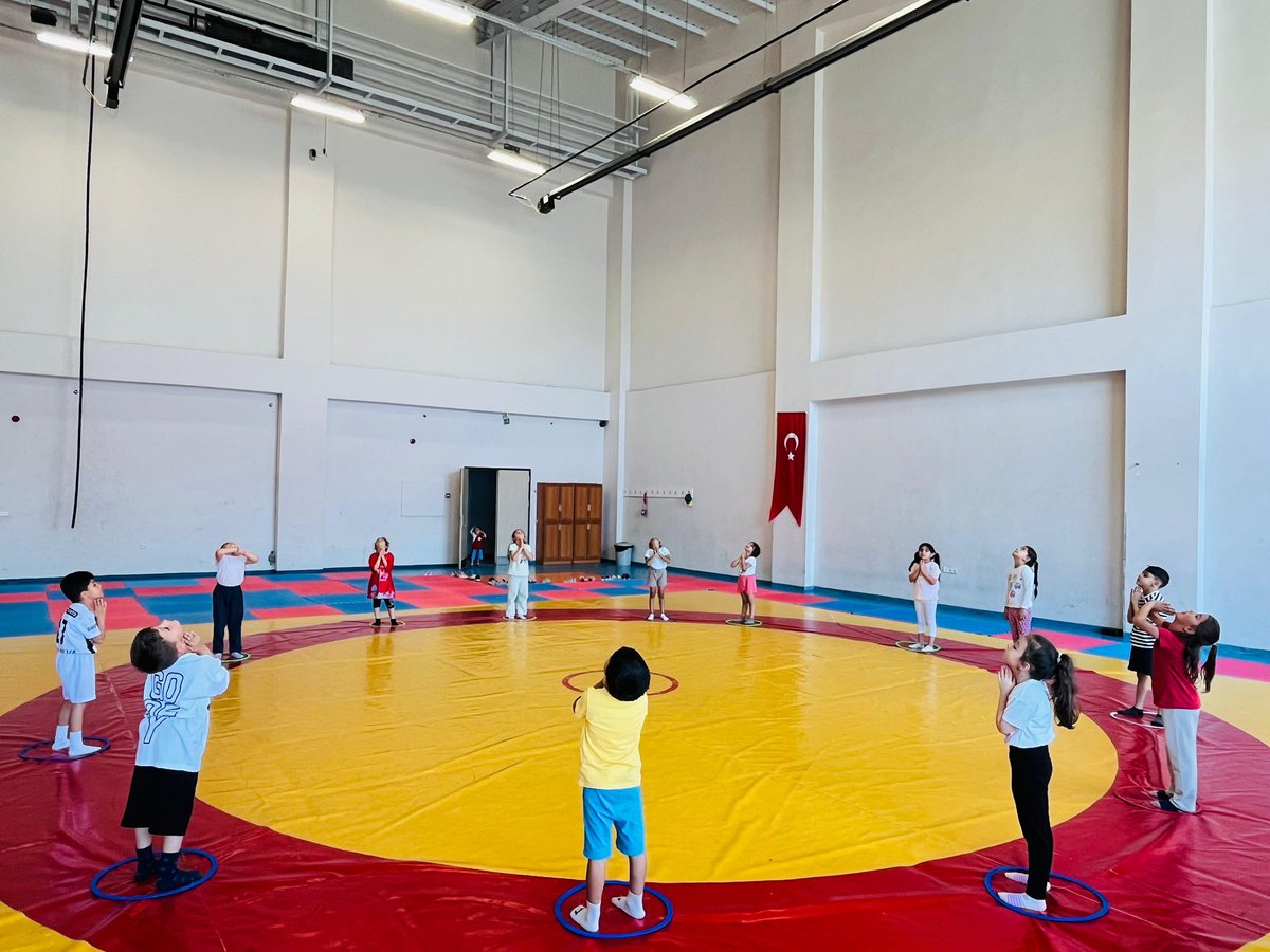 PatnosGM's tweet photo. 🤸‍♀️ Cimnastik Kursumuz Tüm Enerjisiyle Devam Ediyor! 🤸‍♂️

GSB Yaz Okulları kapsamında düzenlediğimiz Cimnastik Kursumuzda çocuklarımız hem eğleniyor hem de temel spor becerilerini geliştiriyor. 

@oa_bak @gencliksporbak https://t.co/j06gnh8vp3