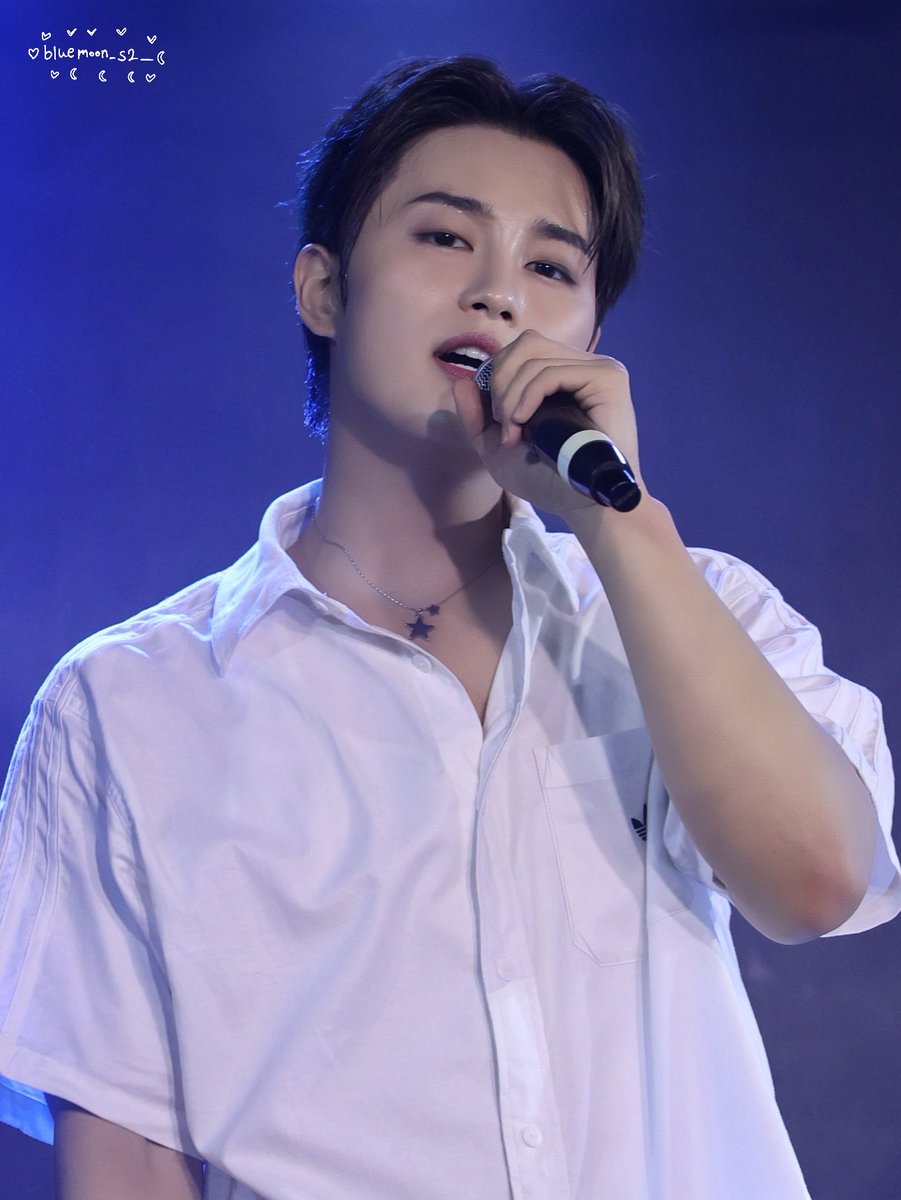bluemoon_s2__'s tweet photo. 260714 SOLO DAY🩵💙

#디아즈 #DIAZ #SINWOO #신우 #シヌ
@diaz_ezent https://t.co/F4qx1HhC8l