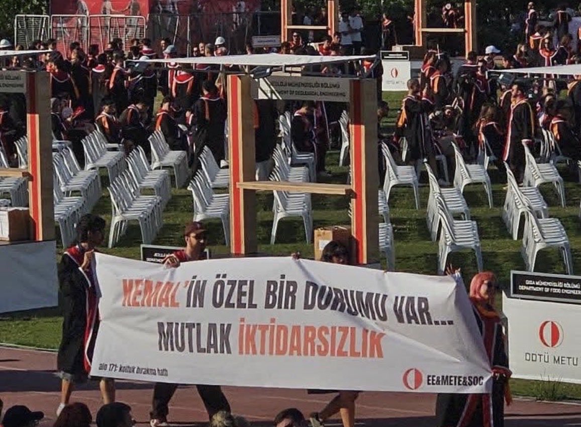NiloBJK's tweet photo. @Armagan_caglaya @kilicdarogluk ODTÜ taze mezunlarının teşhisi “Mutlak İktidarsızlık”😂😂 https://t.co/XJuDec2JDH