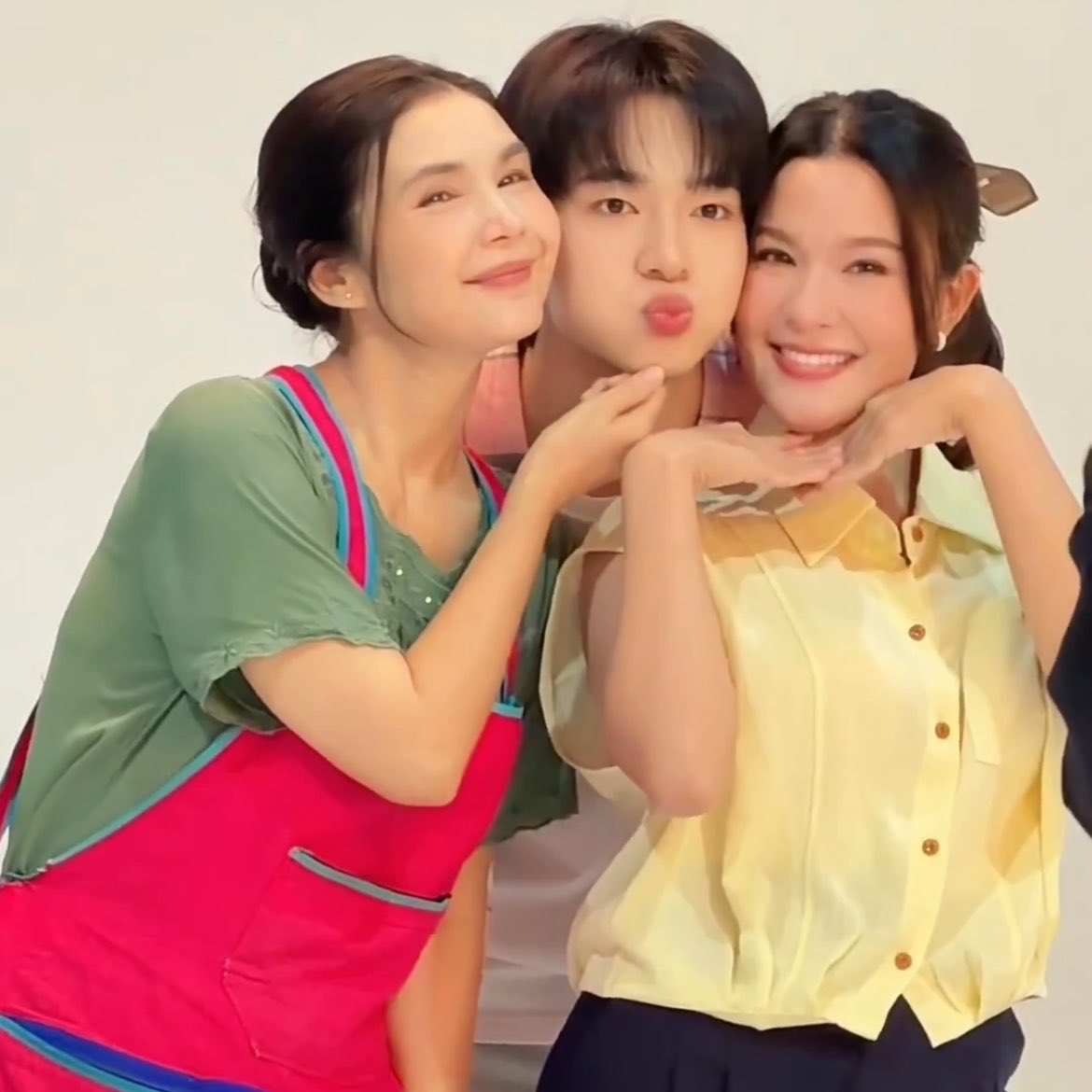 lorloryd's tweet photo. ฮือบ้านนี้น่ารักมากกกก ก กก ก กกก 😭🩷🎀

—  #Fittingมนต์รักฮักอีหลี 🐘🌺
( @CwrNew #NuNew ) https://t.co/rrkFzAjL24