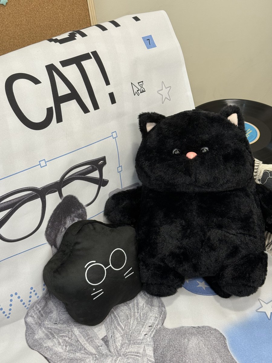 ourwonw's tweet photo. #FIND_THECAT 🩵🐱🐈‍⬛

역시 로또님..아니 팝콘님 생카
색감이랑 디자인이 너무 예뻤어요
귀여운 고영이랑 원우랑 블루의 조화 https://t.co/GJ6zFxE2SK