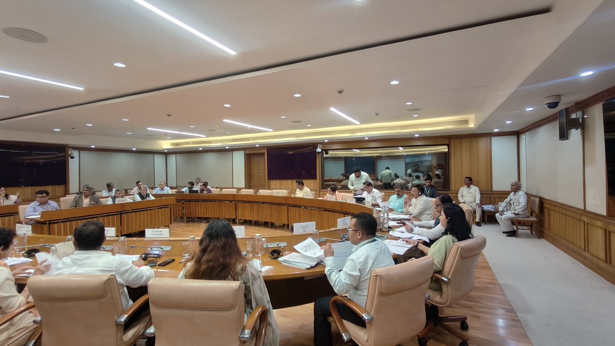 sanjayjaiswalMP's tweet photo. आज नई दिल्ली संसदीय परिसर में प्राक्कलन समिति (Committee on Estimates) की बैठक में शहरी परिवर्तन, स्मार्ट सिटी परियोजनाओं, ठोस अपशिष्ट प्रबंधन जैसे महत्वपूर्ण विषयों पर विभिन्न मंत्रालयों के अधिकारियों के साथ विस्तृत विचार-विमर्श किया।

#EstimateCommittee #ModiSarkar3
1/2 https://t.co/49XuI5Dso5