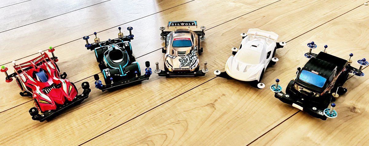 gorilla_base's tweet photo. ミニ四駆初心者すぎ親子なので皆様色々教えてください🔰
まだまだ少しづつTAMIYAパーツ集めて付け替えたり動画みて部品の名前覚えたりのレベルです🙏

 #ミニ四駆
 #ミニ四駆初心者
 #家族でミニ四駆 https://t.co/wB4cdDTMiN