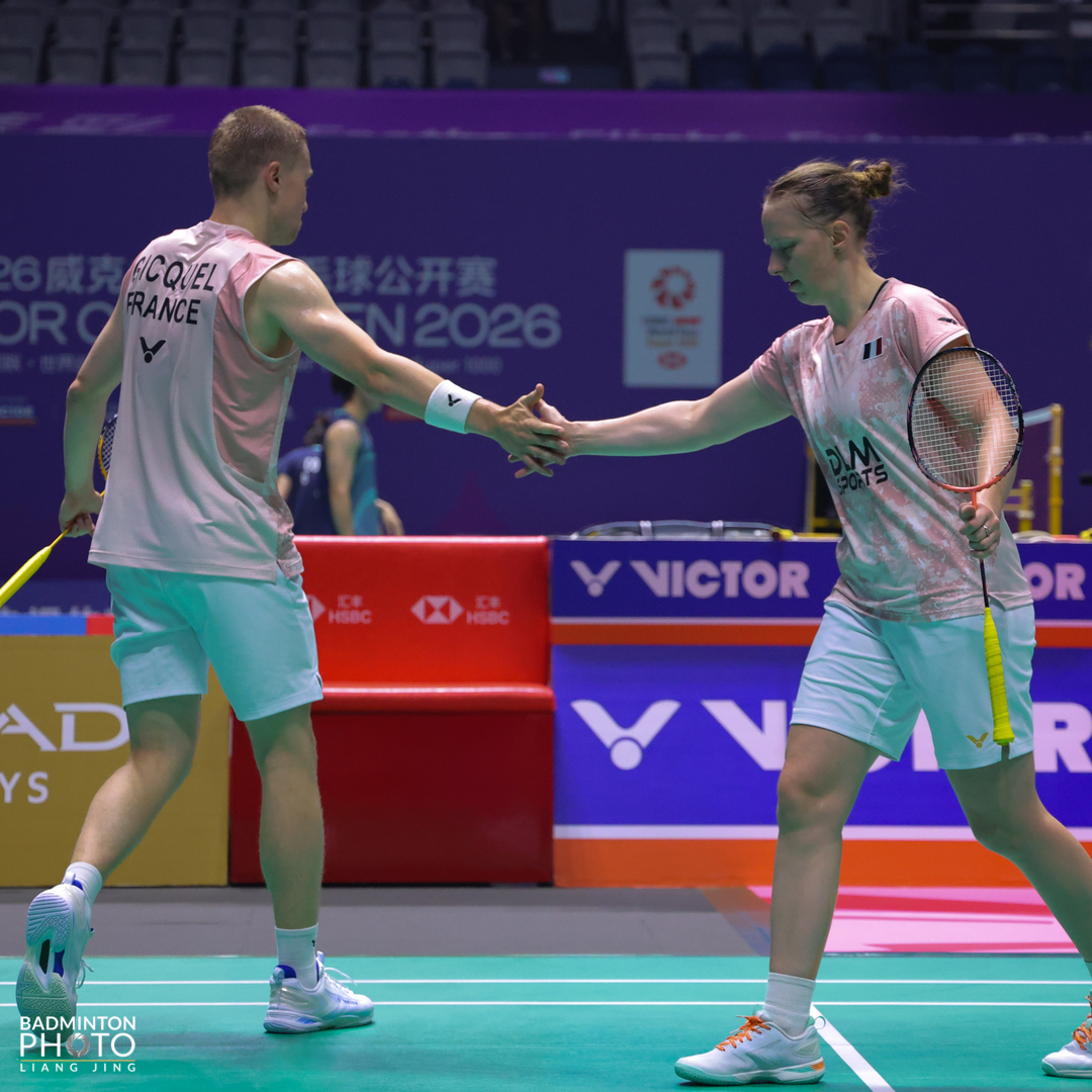 FFBaD's tweet photo. Belle entrée en matière pour Thom Gicquel et @dedeyyyyy au #ChinaOpen
Le mixte (n°7) s'impose 21/13 21/7 face à ZHU/LI (n°31). Prochain tour face à TEERARATSAKUL/TAERATTANACHAI (n°14) 🇹🇭 

Les frères POPOV entreront en lice demain, en simple et en double :
➡️ 3:50* : @Popov_Christo  (diffusé sur l'Equipe Live)
➡️ 4:40* : @Toma_Jr_Popov
➡️ 10:30* :@Popov_Christo / @Toma_Jr_Popov (diffusé sur l'Equipe Live)
*horaires susceptibles d'être modifiés en fonction des matchs précédents