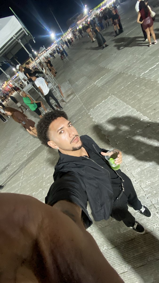 fdsosantos's tweet photo. Esse guri aí👇🏽, que virou esse cara aí👇🏽tá completando 23 anos de idade https://t.co/EoBM7MAOny