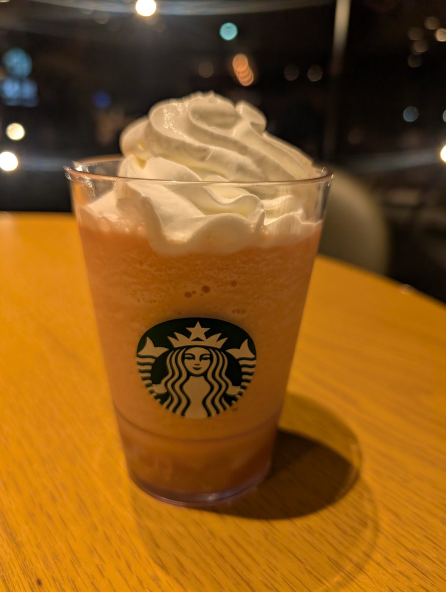 kobakk4's tweet photo. 数年ぶりのスタバ
たまには贅沢〜😎
フラペチーノ✨ https://t.co/hh9oOKaFpS