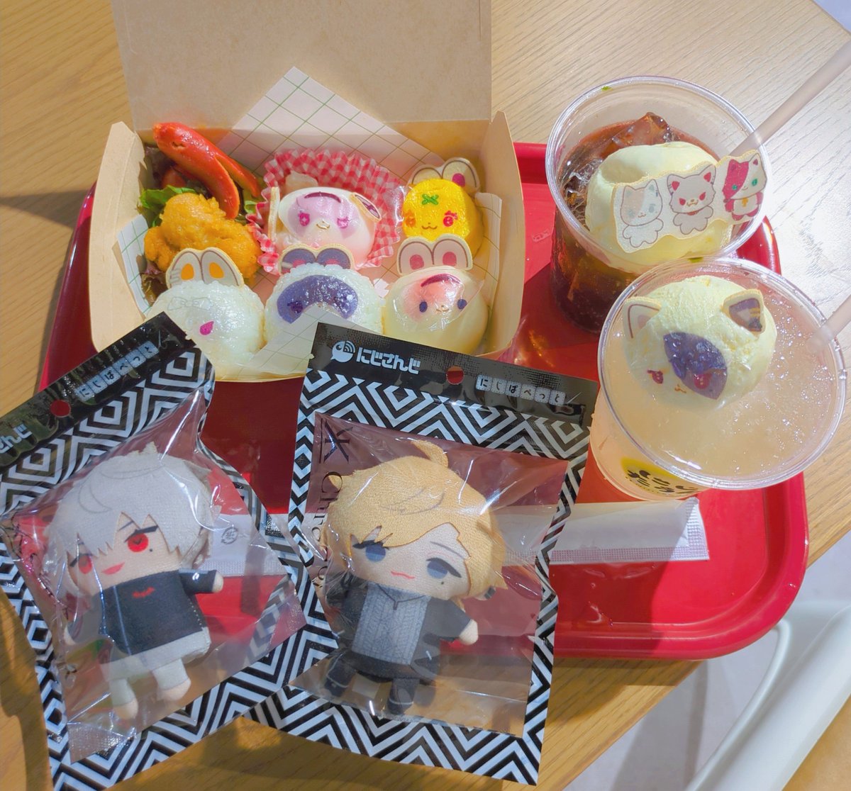 noooos_s's tweet photo. 香水好きすぎてまた作ってきた🌸
そしてにじたうんカフェ☕*°
おいしかったーっ！！！！ https://t.co/KFK0Em4u2t