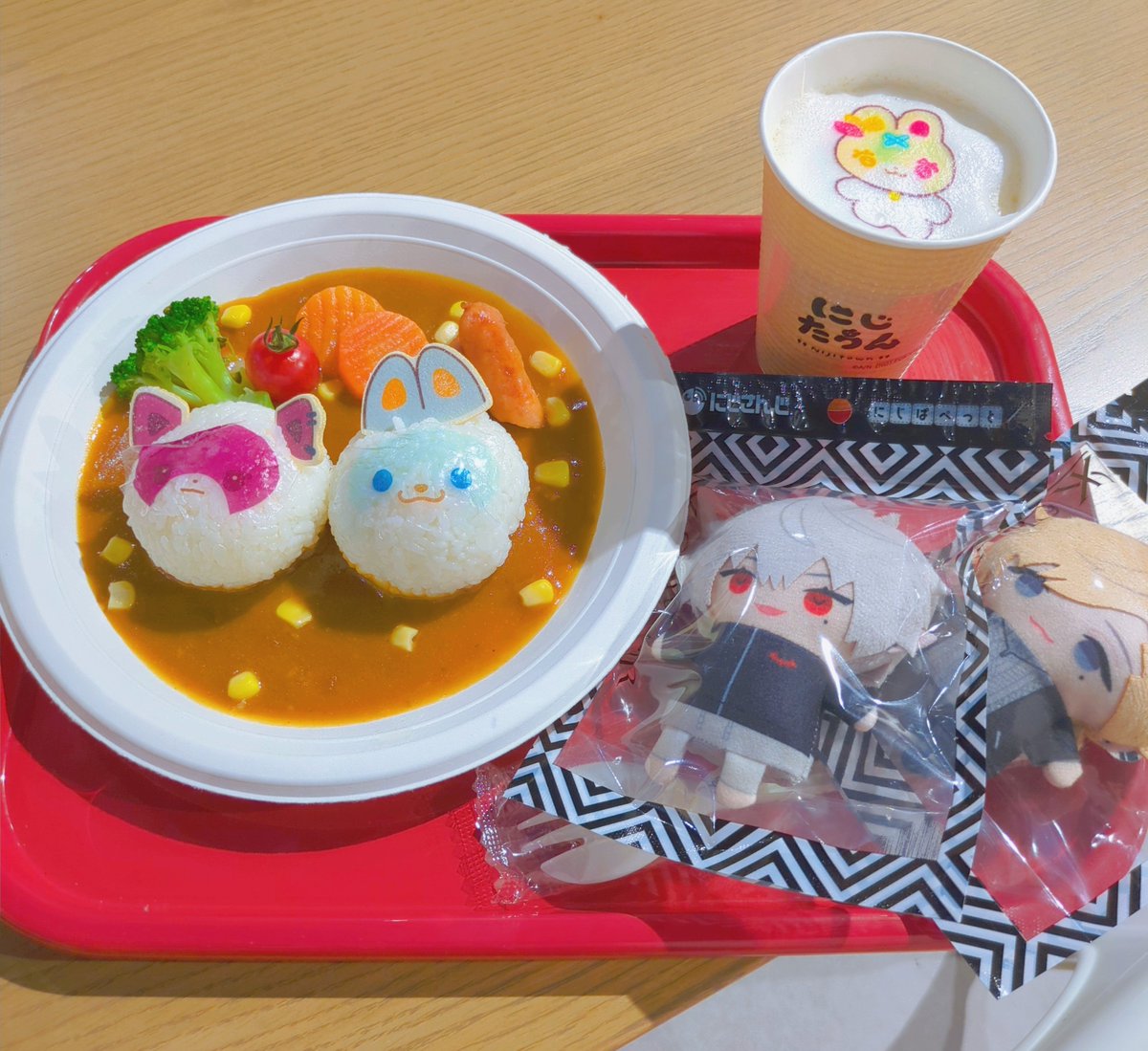 noooos_s's tweet photo. 香水好きすぎてまた作ってきた🌸
そしてにじたうんカフェ☕*°
おいしかったーっ！！！！ https://t.co/KFK0Em4u2t