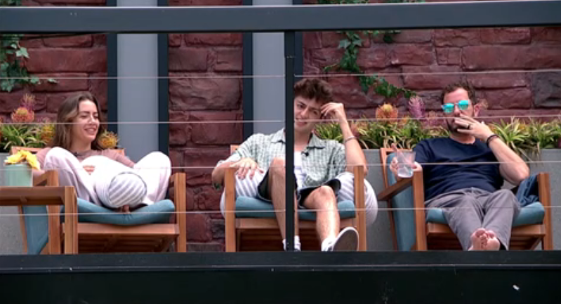 rbbq's tweet photo. Things You "Need To Know" - Day 14 #BB28

1. Devens saves Lyric with the Power of Veto
2. Devens nominates Rome as the replacement
3. Yash proposes an alliance of Barrett/Devens/Drew/Yash
4. Lyric/Rome are back to making out and saying "I love you" (their fake breakup has ended)
5. Barrett/Drew discuss going to the end together. They trust Devens but can't let him get to the end
6. Angela's continues to worry about Drew
7. Jason thinks he can survive a vote against Melody

Eviction Scenarios: (as of now)
Jason vs. Melody: Jason Evicted
Jason vs. Rome: Rome Evicted
Melody vs. Rome: Rome Evicted