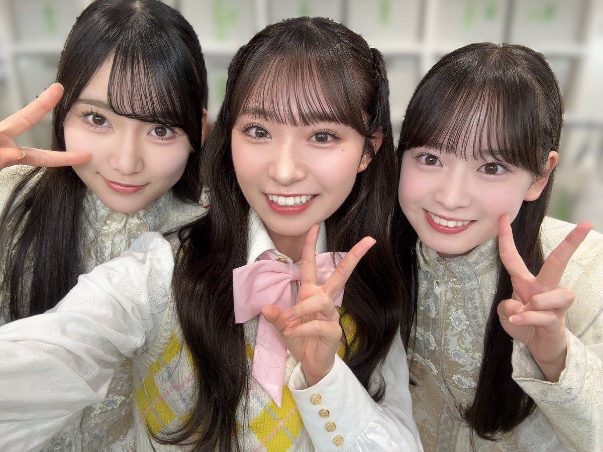 MizukiYamauchi's tweet photo. #ここからだ公演 
今日はなるさんポジでしたっ🖤
髪型は1枚目の5人でお揃いした〜！！
今日はいろんなメンバーと写真撮れて嬉しいな🙌🏻

今日もうちわやペンライト
たくさんのコールもありがとうございました！！ https://t.co/tKeGOz2Fbq