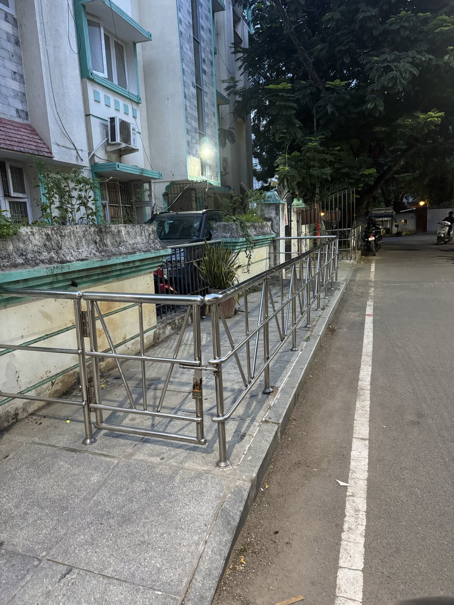 jsadvocate55's tweet photo. @CMOTamilnadu @Chief_Secy_TN @chennaicorp zone 9 ward 119 looks like platform has need privatised by the local authorities. Need action. All India road users welfare trust. https://t.co/GI3lXLiuRe