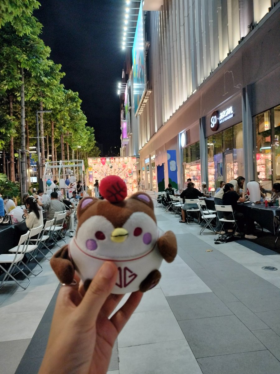 NYone23525's tweet photo. ไปเดินเล่น สามย่าน มิตรทาวน์เละ เจอหลานด้วย

#GawinCaskey
#JossGawin
#Guinzly https://t.co/cPFcooWj44