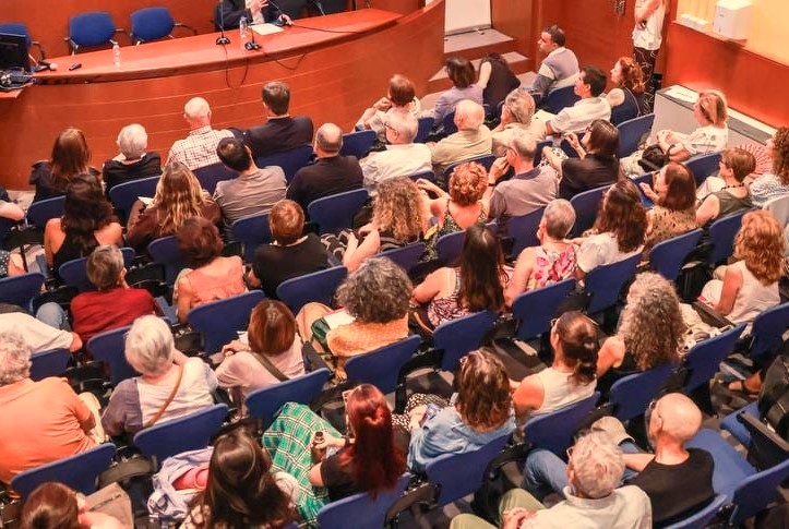 llenguacatalana's tweet photo. La teva organització o ajuntament organitza algun premi, concurs o jornada que té com a tema principal el català, l’occità o la llengua de signes catalana?
💻 Sol·licita un ajut fins al 4 d’agost.
https://t.co/SJbRoWdDm4 https://t.co/OmpILGRMuf
